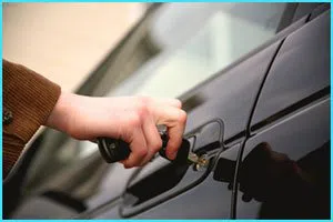 Miami Community Locksmith Miami, FL 305-894-9384 - car-door-unlocking
