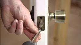 Miami Community Locksmith Miami, FL 305-894-9384 - changing-locks